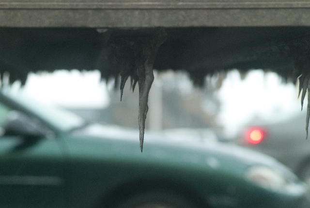 フロントガラスに氷が 凍結の溶かし方と予防方法 ワイパー作動は禁止 車お役立ち情報 Car Factory