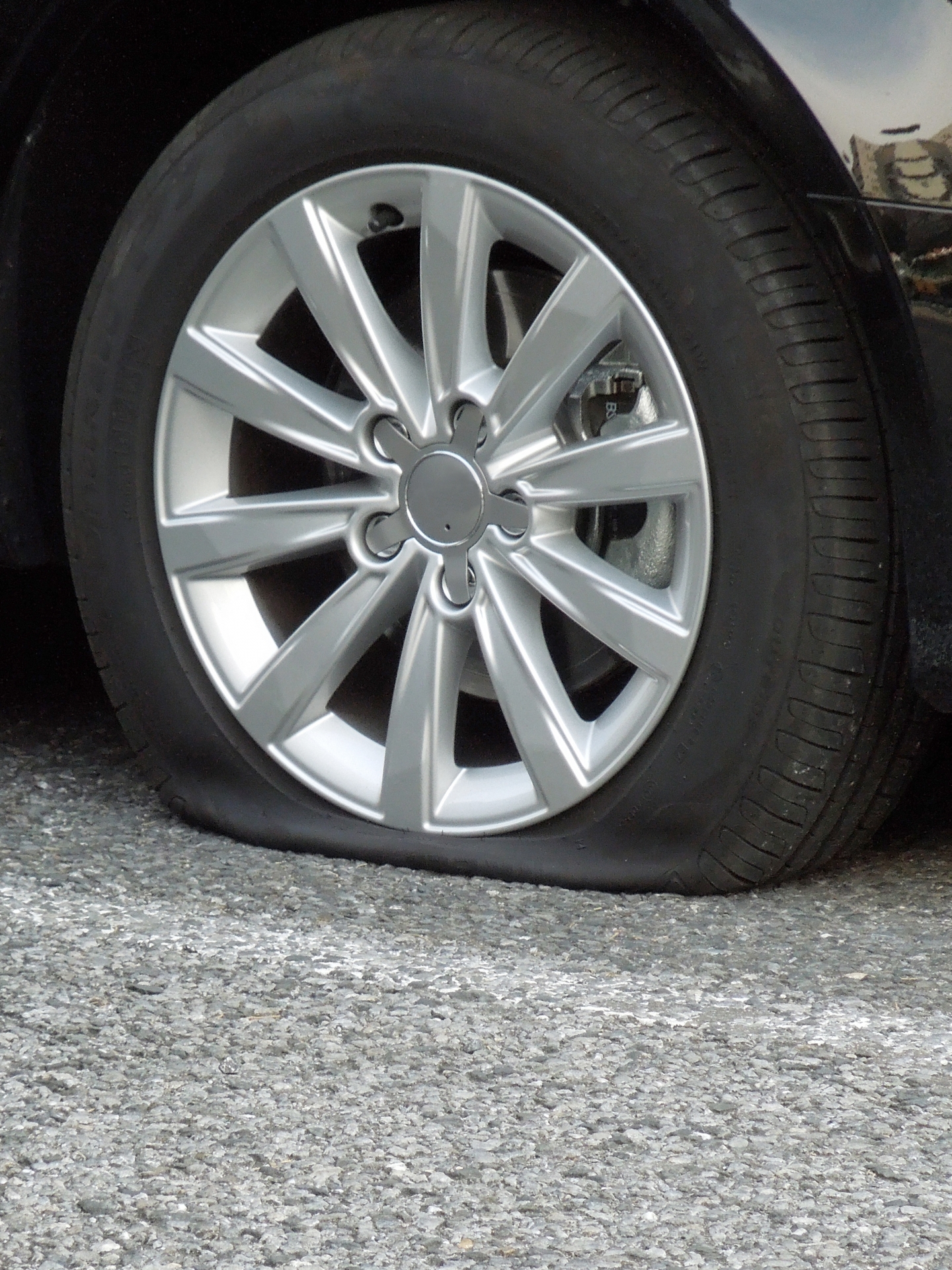 タイヤのゴムキャップの意味は つけないと空気漏れする 車お役立ち情報 Car Factory